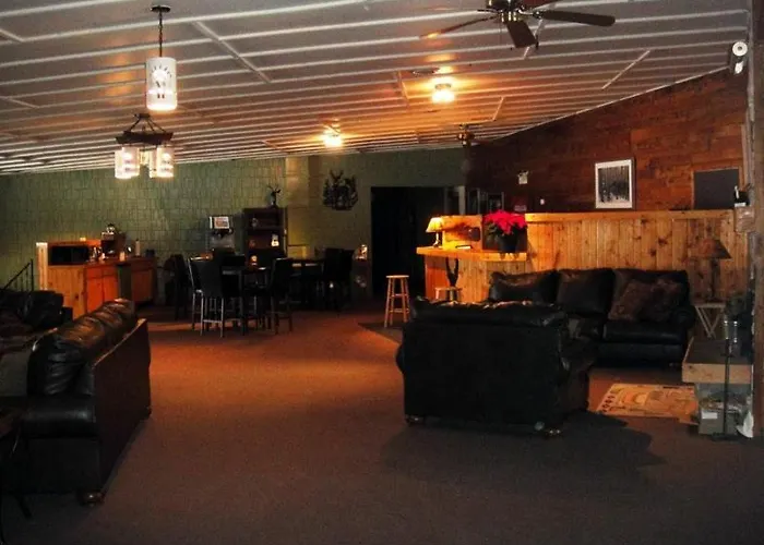 Hiawatha Lodge Inn