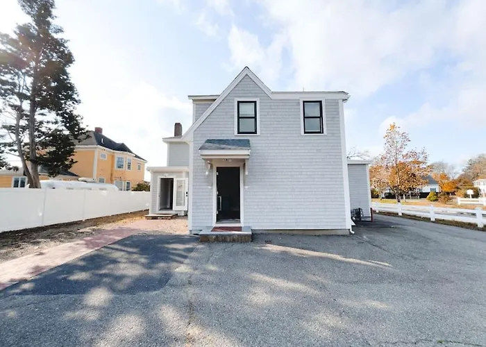Charming Hyannis 3 Bed 2 Bath