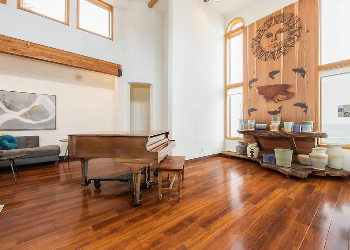 Seaside Art Gallery Loft Inspire Your Creativity With Breathtaking Views!