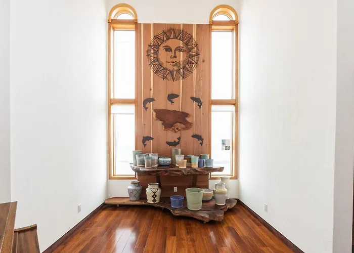 Seaside Art Gallery Loft Inspire Your Creativity With Breathtaking Views!