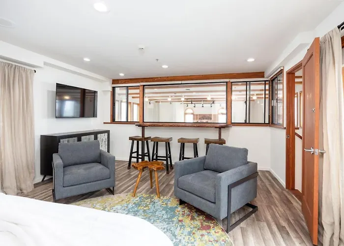 Seaside Art Gallery Loft Inspire Your Creativity With Breathtaking Views!