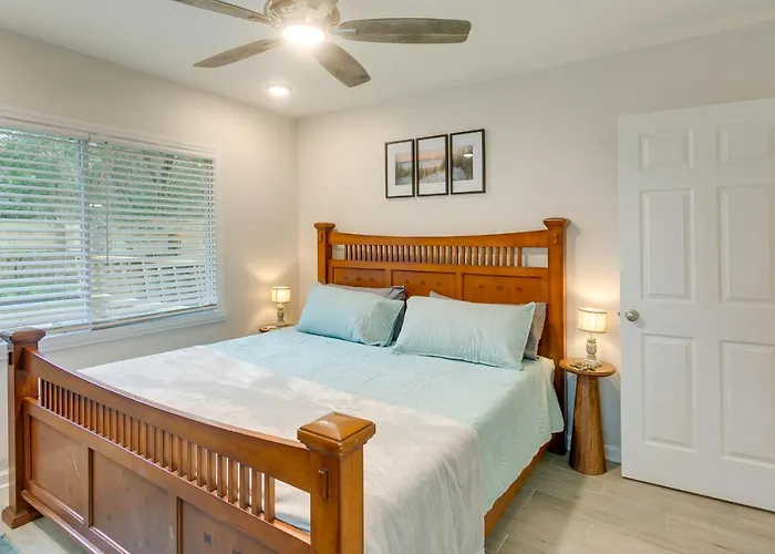Bright Jekyll Island Home W/ Deck < 1 Mi To Beach