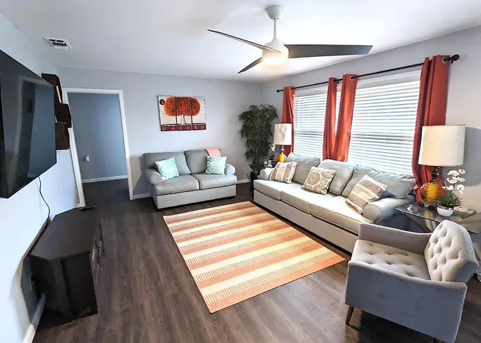 Fenced Backyard, 2 King Beds, Pet-Friendly Spacious Home Near Acu