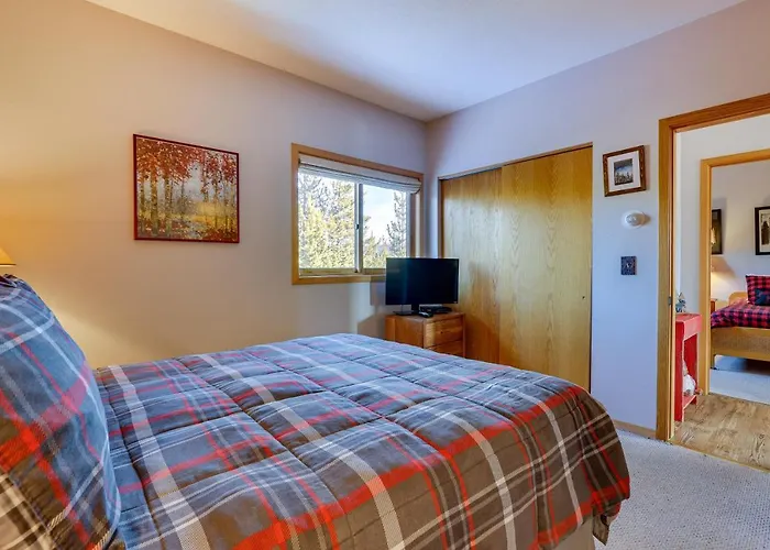 Heated Pool Access + Near Skiing: Colorado Retreat