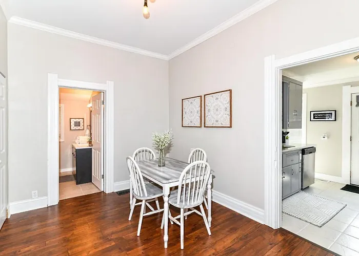 Cheerful 2-Bedroom Cottage In Downtown Noblesville
