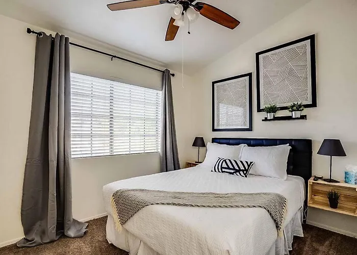 2 Community Pools-Fully Stocked For Longer Stays