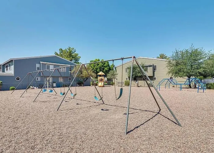 2 Community Pools-Fully Stocked For Longer Stays