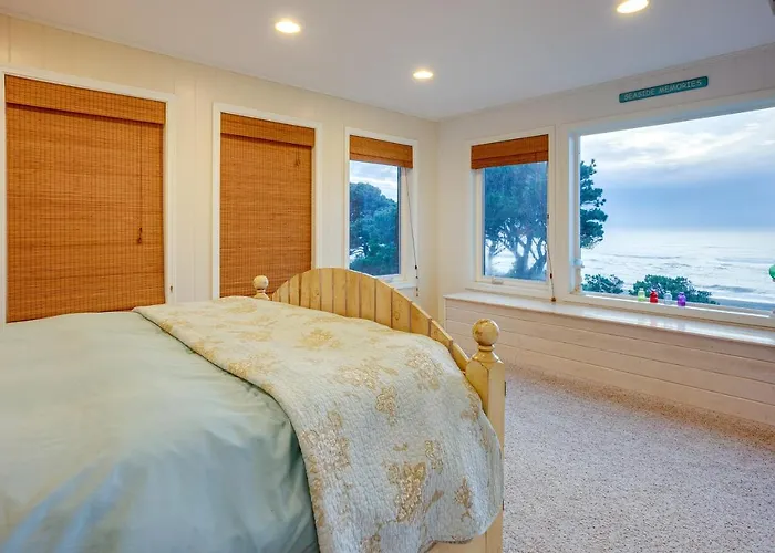 Oceanfront Home In Port Orford: The Lighthouse