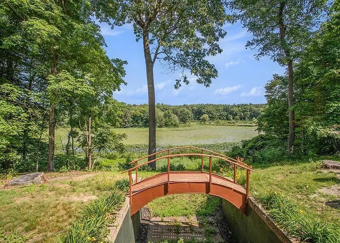 Smitten In Da Mitten - 18 Acres, Arcades, High Spd Web, Hot Tub, Pond!