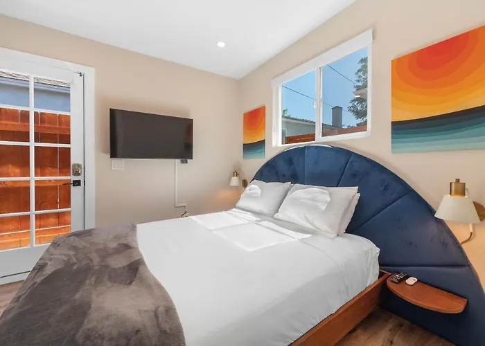 Beach Bungalow Perfection - Private Patios, Bbq Walk2Beach & Pet Friendly!