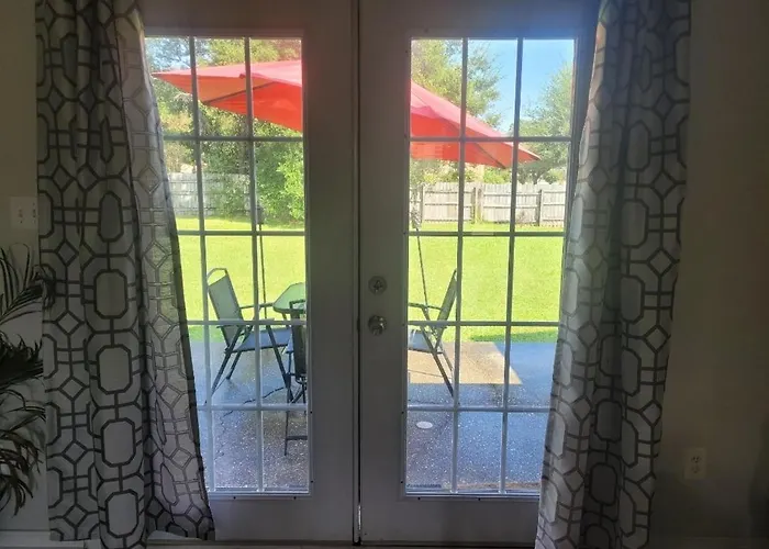 Bedroom Four Minutes From Beach