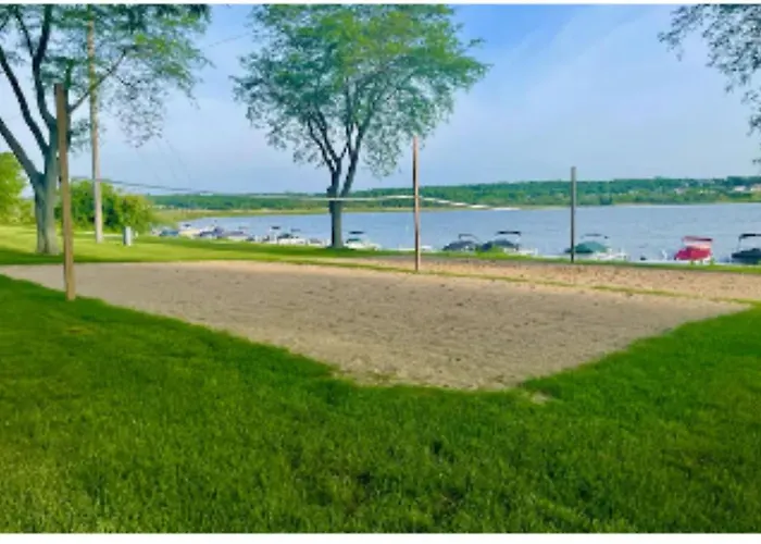 Newly Updated Modern, Spacious, And Cozy Condo- Right On The Lake!