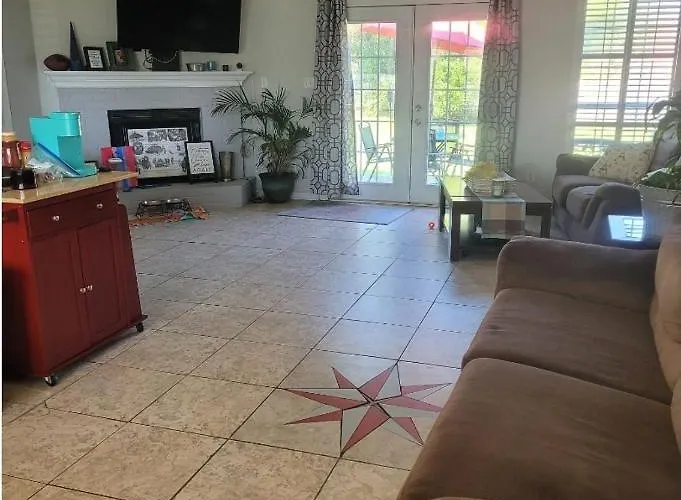 Bedroom Four Minutes From Beach