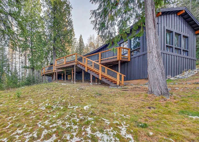 Bonners Ferry Cabin W/ Wraparound Deck & Views!