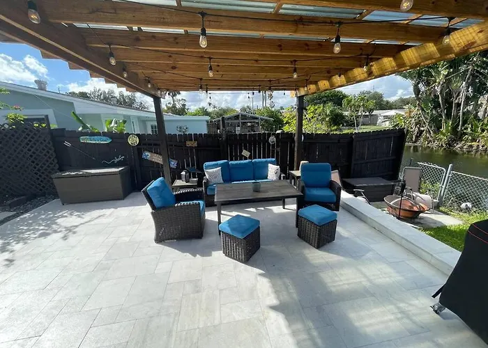 Modern Pool Home On The Lake Near Hardrock Fll Airport