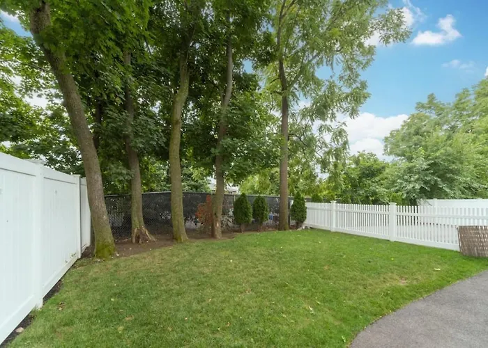 Ultra-Luxurious Home Near Boston Pet-Friendly