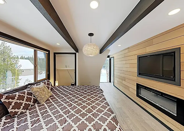 Modern Gambrel Cabin Near Ski Resorts