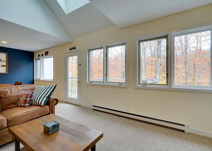Sunny Stratton Townhome ~ 1 Mi To Skiing!