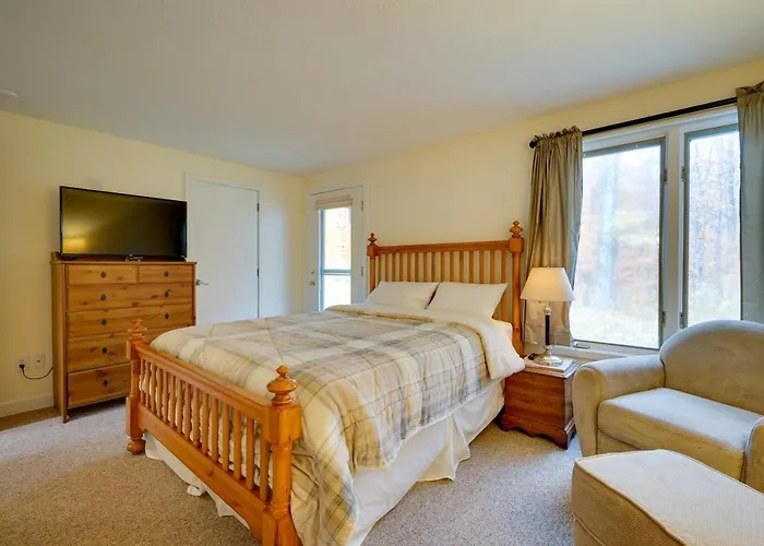 Sunny Stratton Townhome ~ 1 Mi To Skiing!