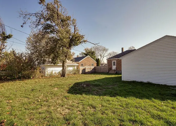 Quaint Cedar Rapids Home, 4 Mi To Downtown!