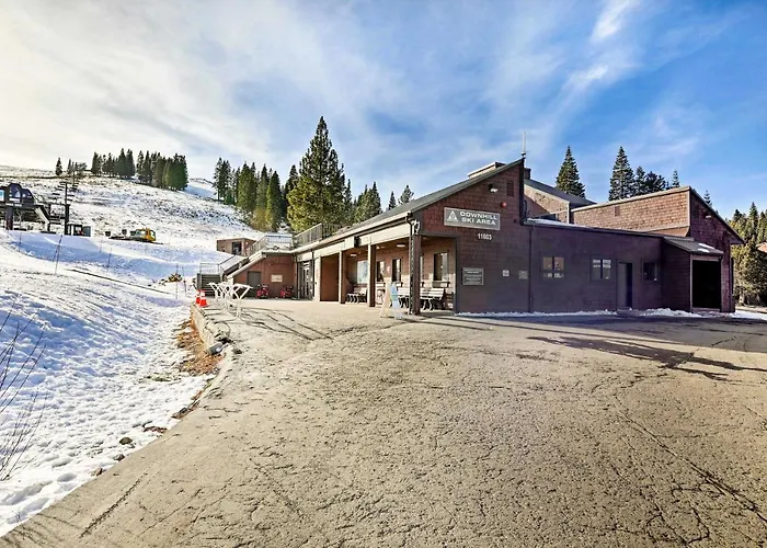 Home 1 Mi To Downhill Ski Resort: Bring Your Pets!