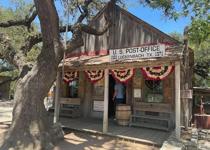 Step Free Entrance-Wolfe Cottage At Wrenwood Ranch, King Bed