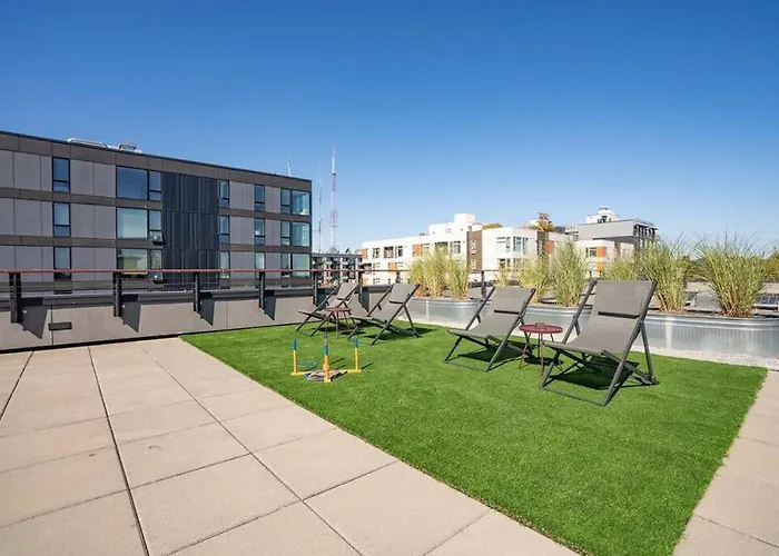 Central District Condo | Modern| Rooftop