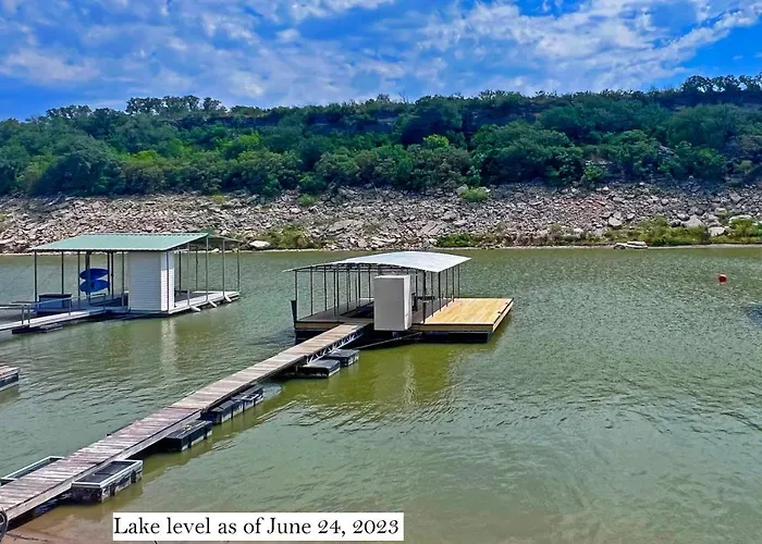 Lakeshore Splendor Lakefront Dock