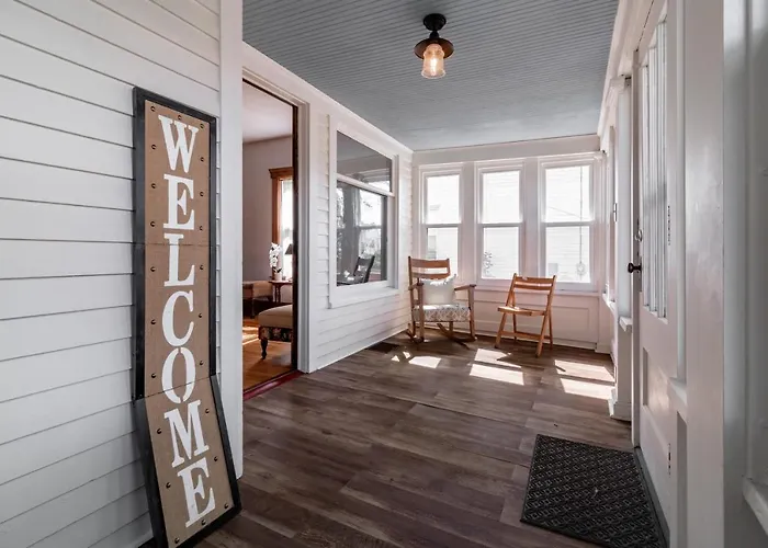 Walk To Downtown Kent - 3 Bedroom House W Patio & Yard