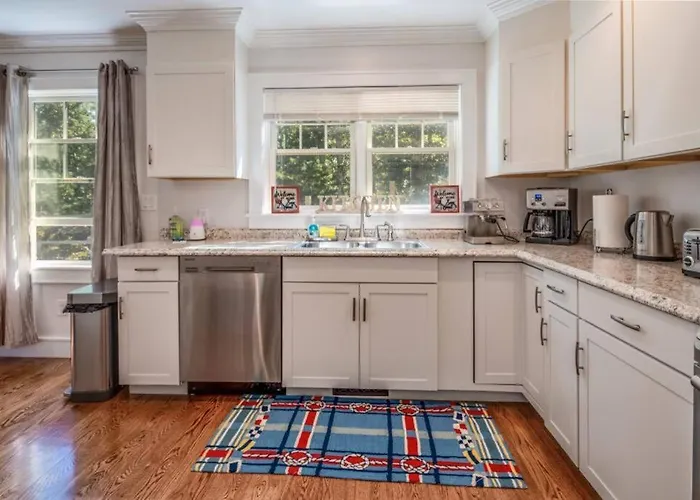 Quiet, Pet Friendly, Close To Edgartown And Oak Bluffs