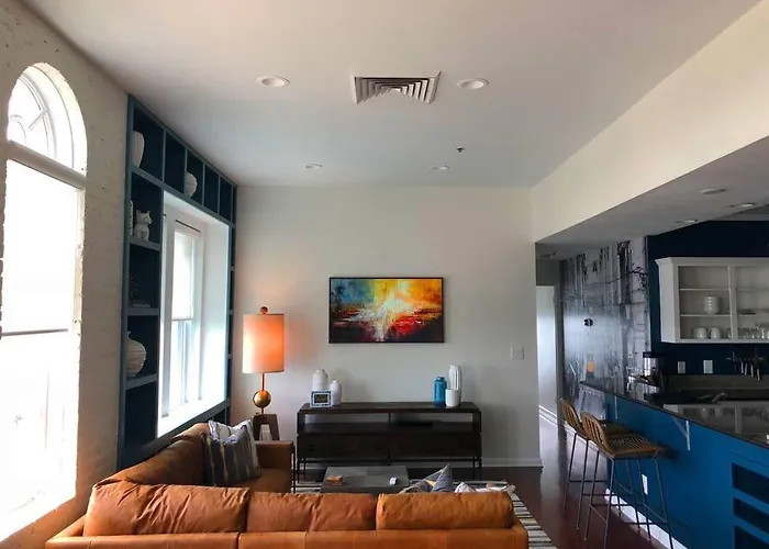 5-Star Luxury Apartment - Atop The Seagle Building