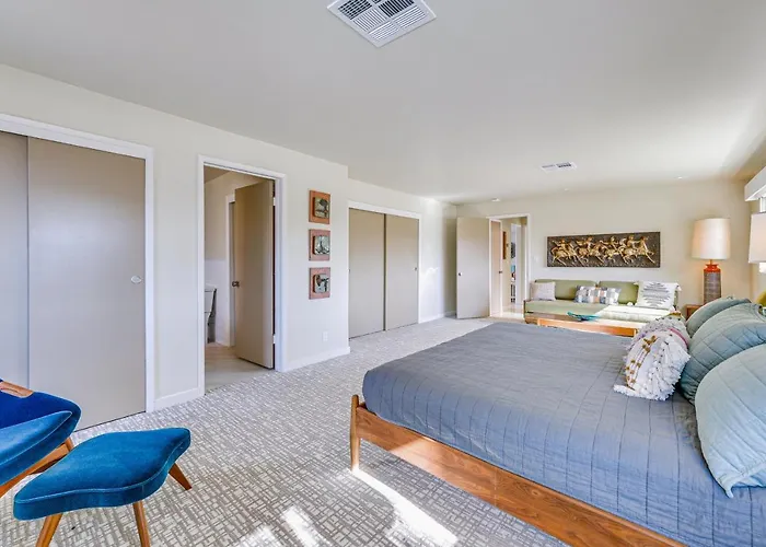 2 Mi To Downtown: Luxe Palm Springs Home!