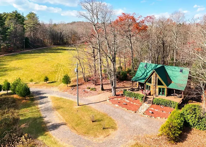 Rustic Fancy Gap Cabin W/ Blue Ridge Parkway Views