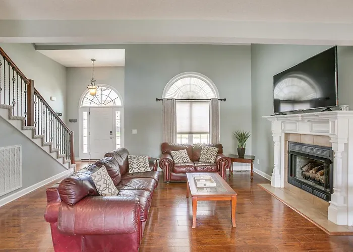 Large Clarksville Family Home ~ 4 Mi To Speedway!