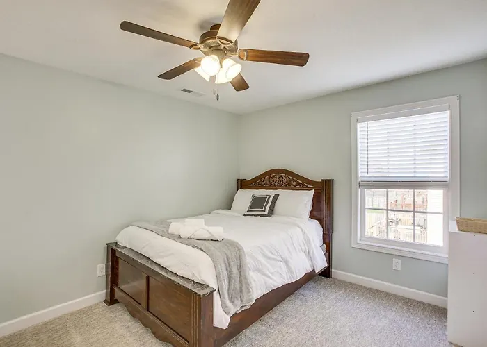 Large Clarksville Family Home ~ 4 Mi To Speedway!