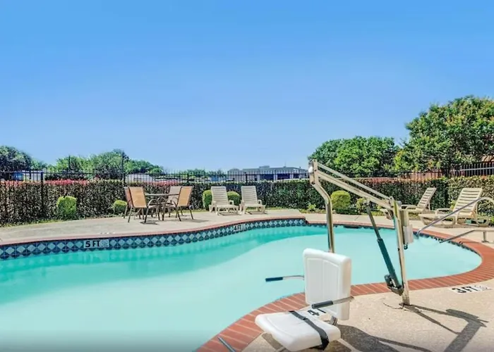 Super 8 By Wyndham Mckinney/Plano Area