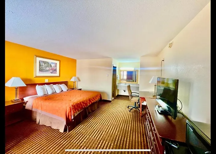 Scottish Inn & Suites - Eau Claire