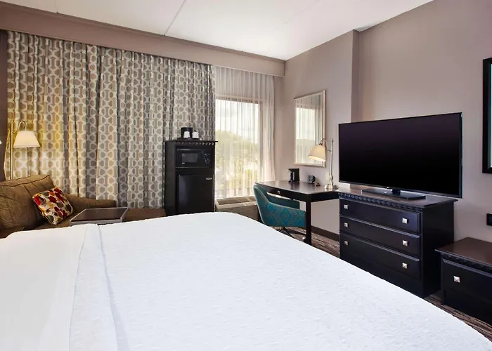 Hampton Inn & Suites Cleveland-Airport/Middleburg Heights