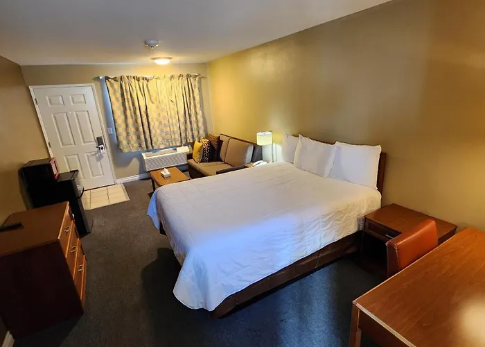 Welcome Everett Inn