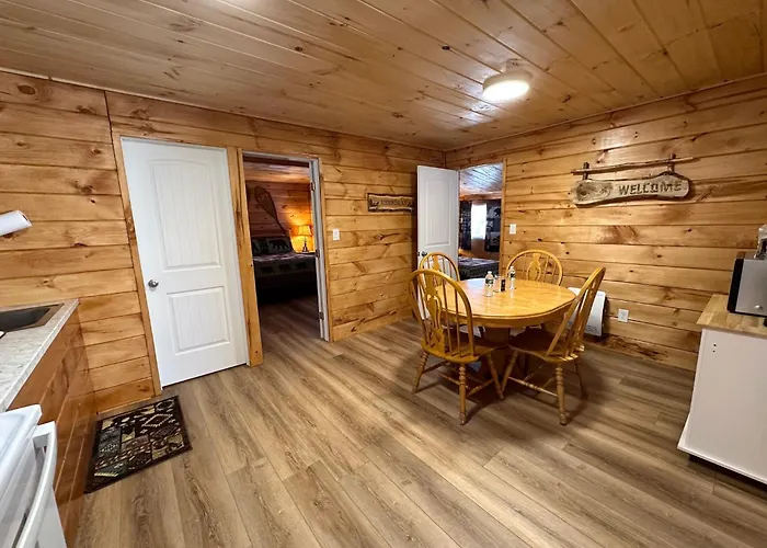 Rowe'S Adirondack Cabins Of Schroon Lake
