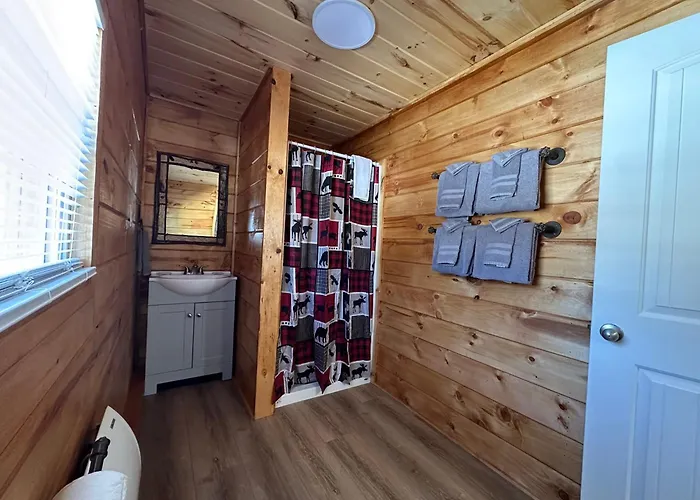 Rowe'S Adirondack Cabins Of Schroon Lake