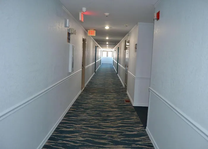 Days Inn And Suites By Wyndham Sikeston