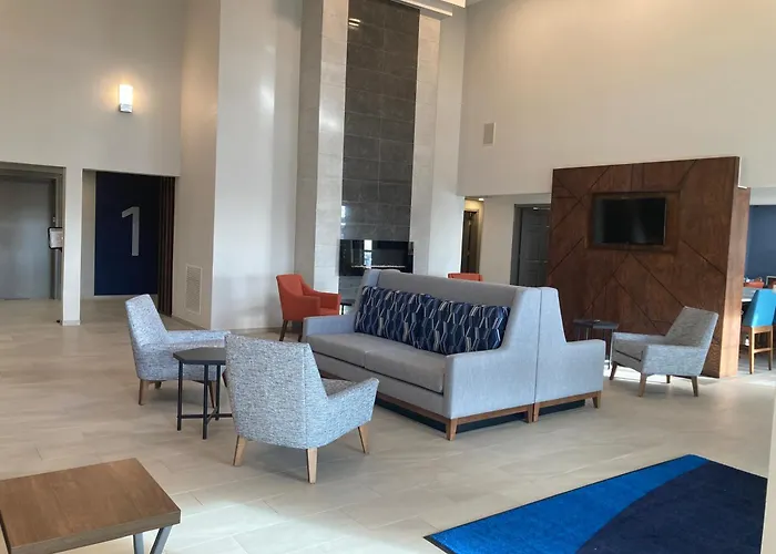Holiday Inn Express & Suites Port Washington By Ihg