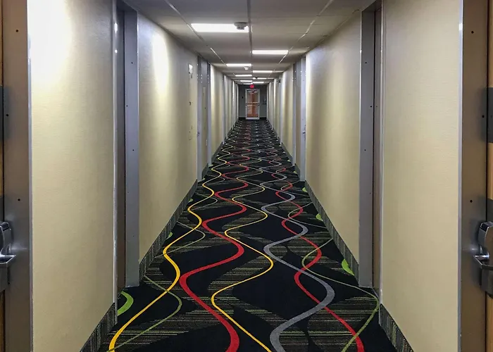 Perry Inn & Suites National Fairground I 75