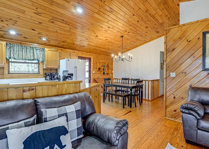 Bryson City Cabin W/ Hot Tub, Views & Pool Table!
