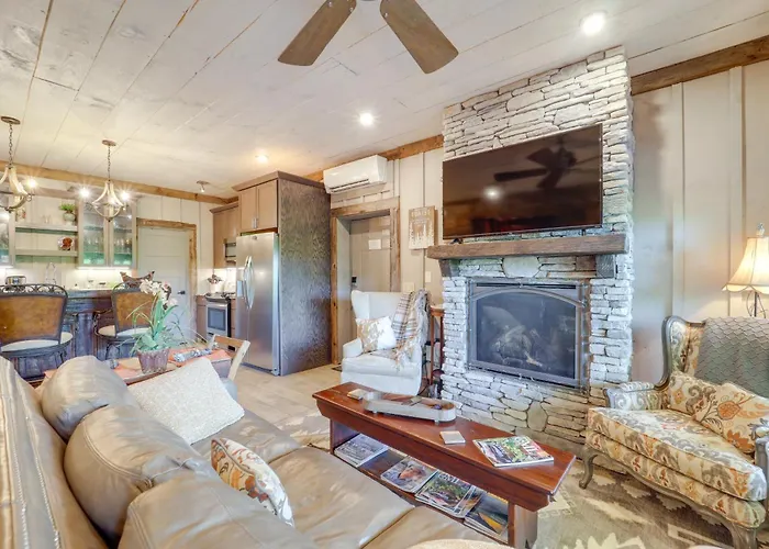 1 Mi To Beech Mtn: Cabin W/ Fire Pit & Bbq!