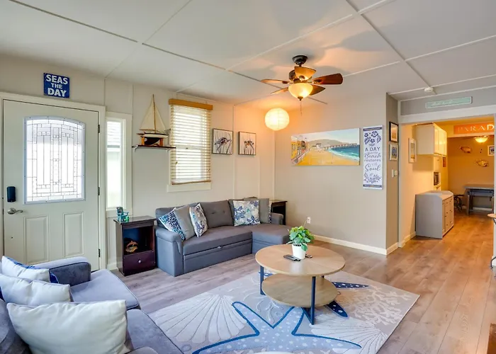Steps To Beach & Bites: Catalina Island Retreat!