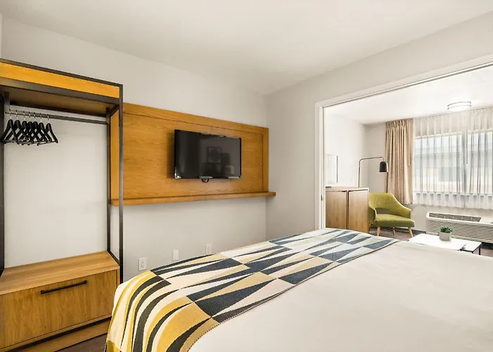 Oxford Suites Redding