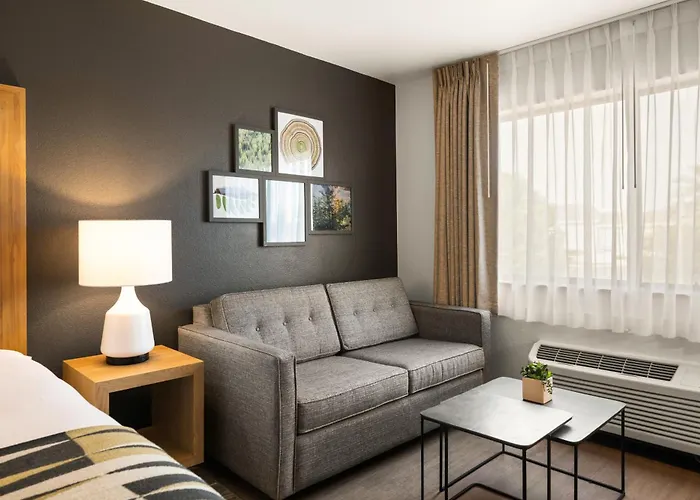 Oxford Suites Redding
