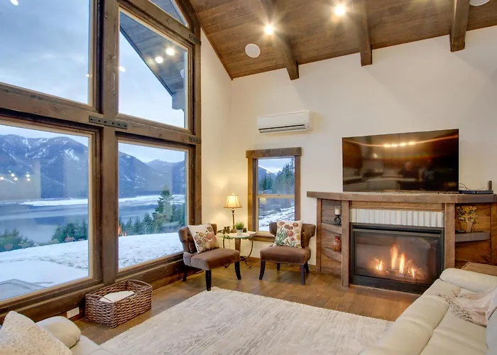 Dazzling Cle Elum Home; Mountain Views